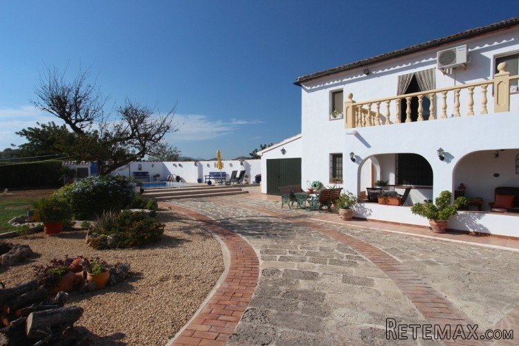 Rustic villa with open views to the Montgo for sale in..