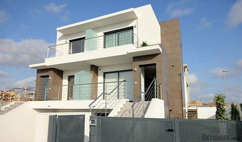 3 Bed Semi Detached Villa with..