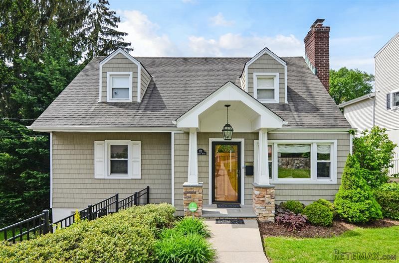 4 bedroom House For Sale: 132 Anderson.. - 2