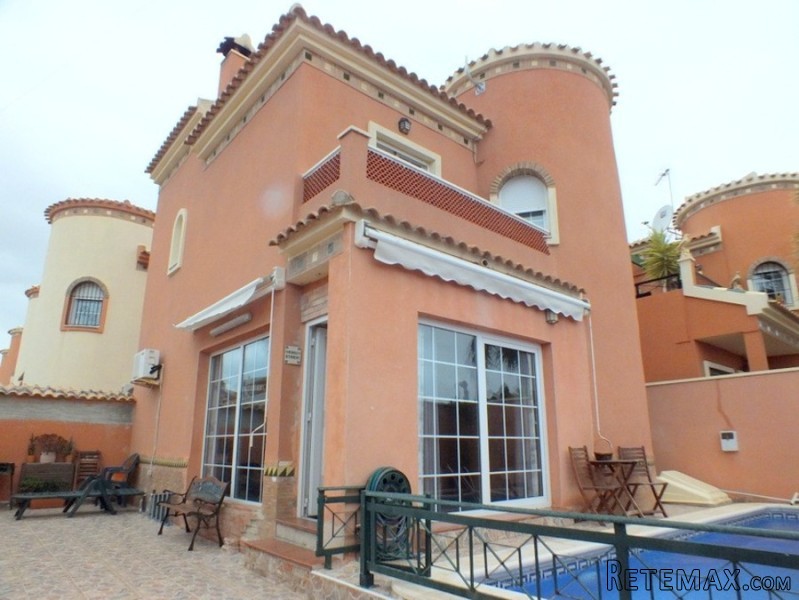 3 Bedrooms - Villa - Alicante - For Sale