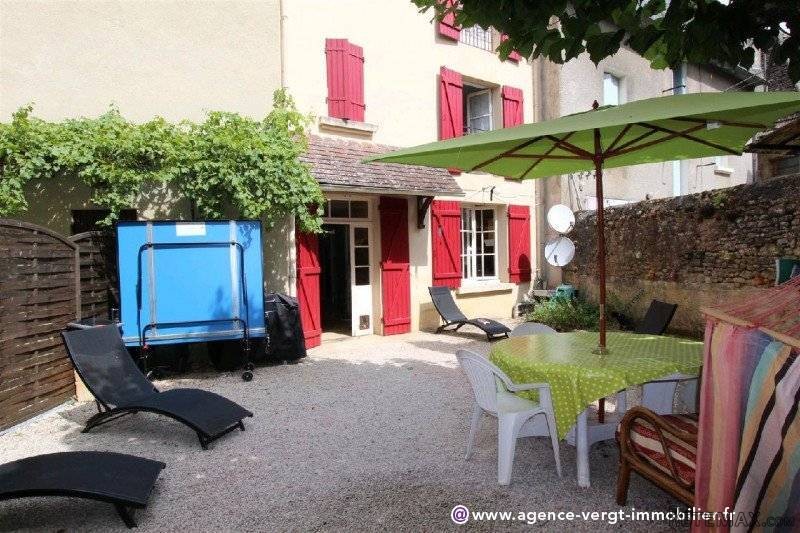 Ref 28241 : Deux Maisons Dans Un Bourg