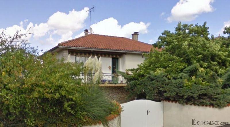 3 bedroom House with basement in..