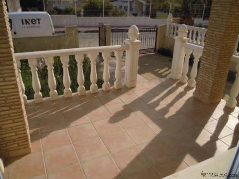 3 Bedroom 2 Bathroom Townhouse In.. - 2