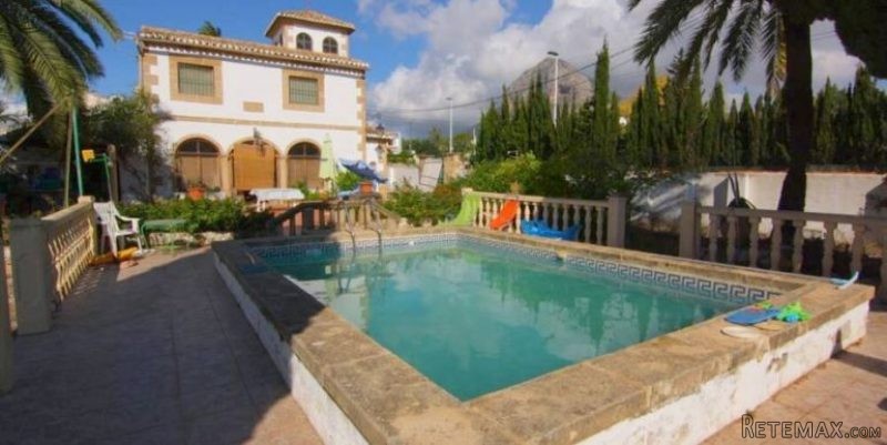 5 Bedroom 2 Bathroom Villa in Javea.