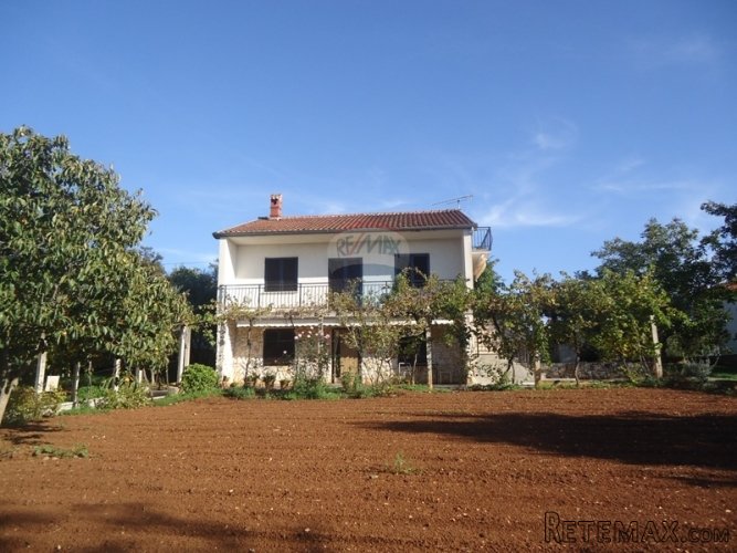 ODRŽAVANA KUĆA NA VELIKOJ OKUĆNICI