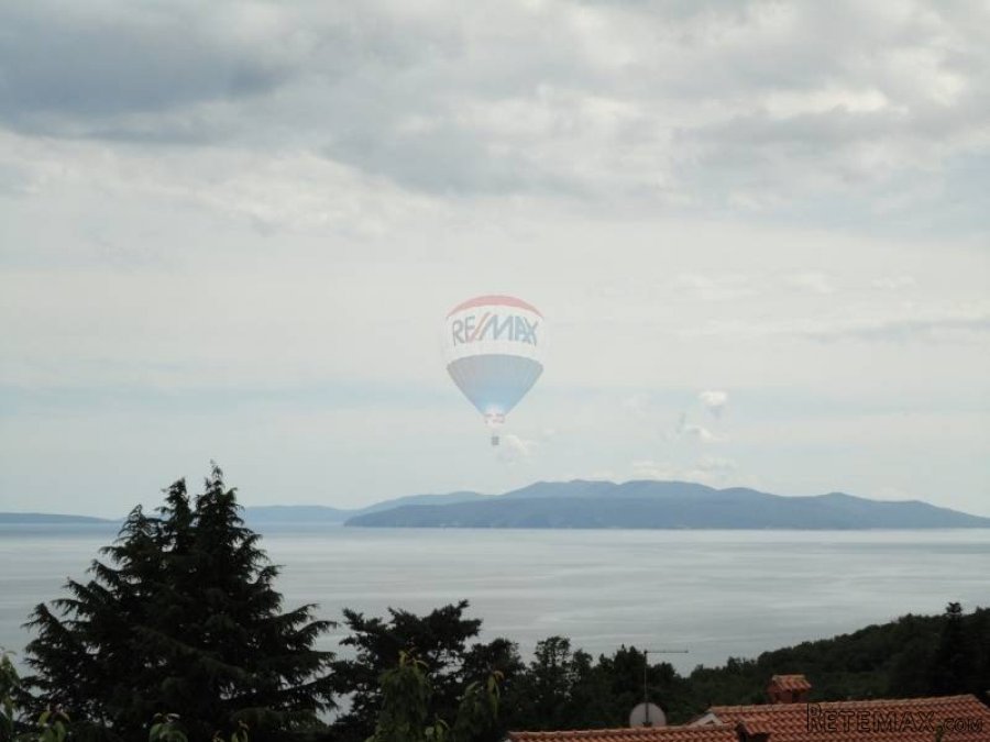 Opatija(Pobri)-stan sa okućnicom