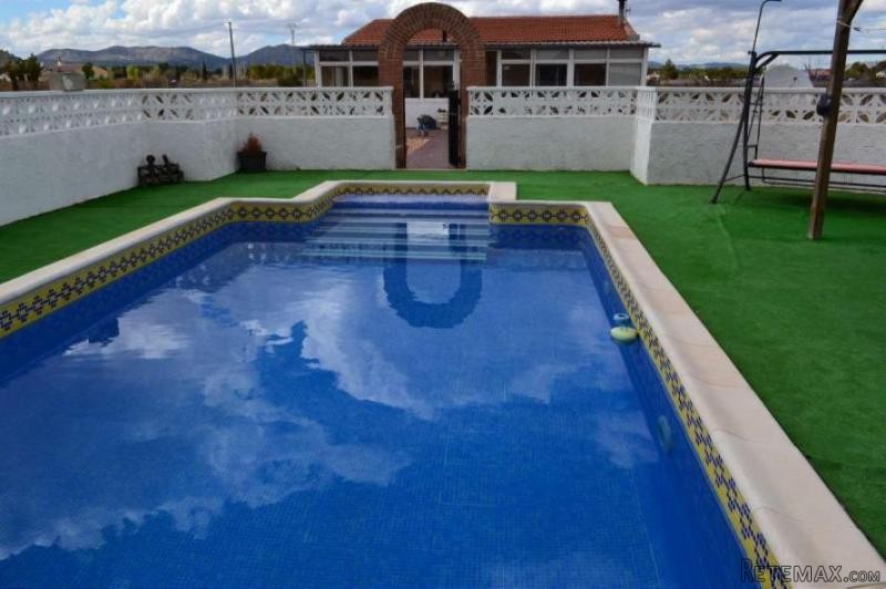 4 bed villa with pool and guest.. - 2