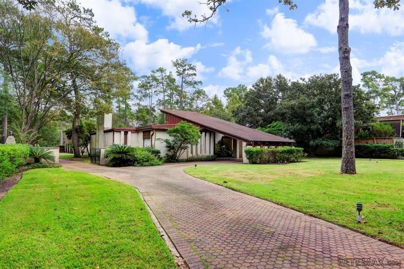 4 bedroom House For Sale: 2 Memorial.. - 2