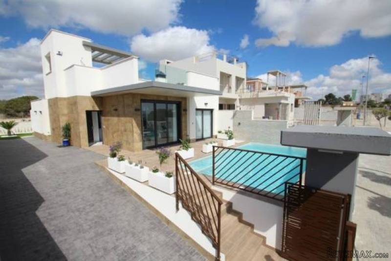 3 Bedroom 2 Bathroom Villa In..