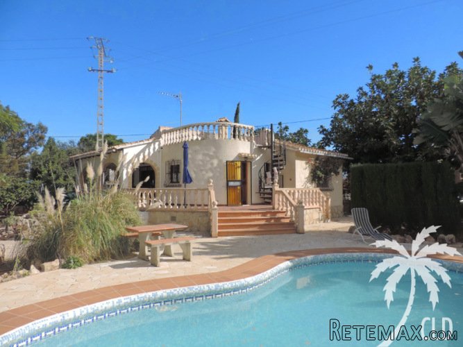 2 Bedroom Villa for sale in Denia with air conditioning, 2..