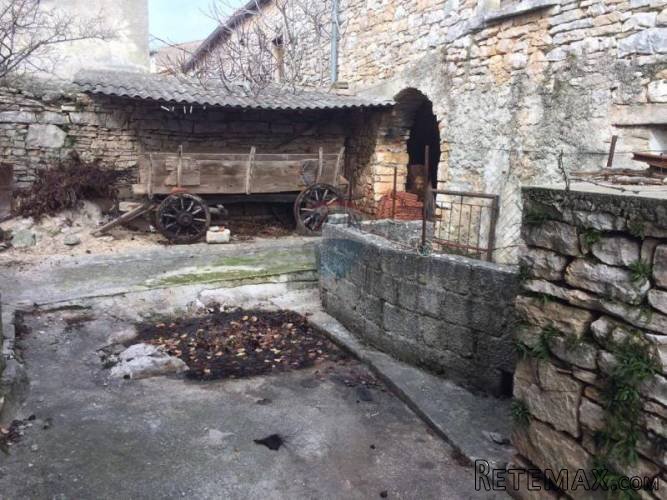 Kamena Kuća za adaptaciju