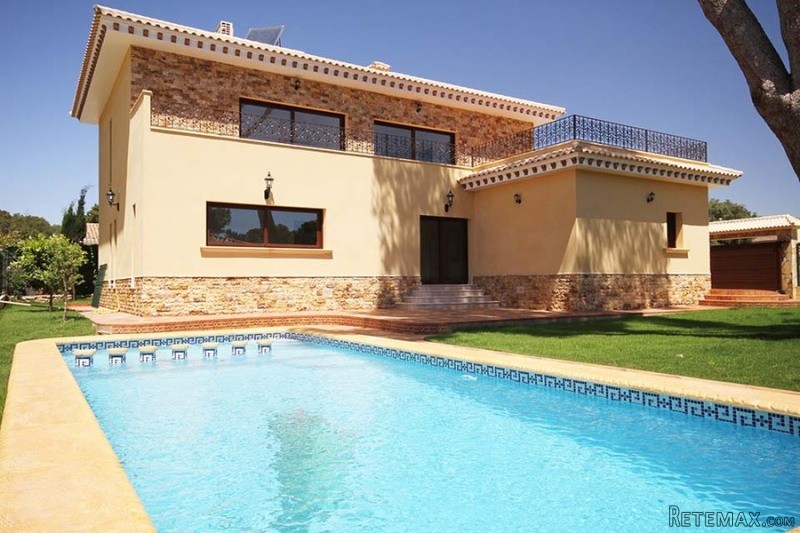 4 Bedrooms - Villa - Alicante - For Sale
