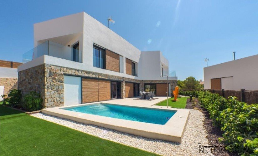 Beautiful, luxurious villas in a nice environment with many..