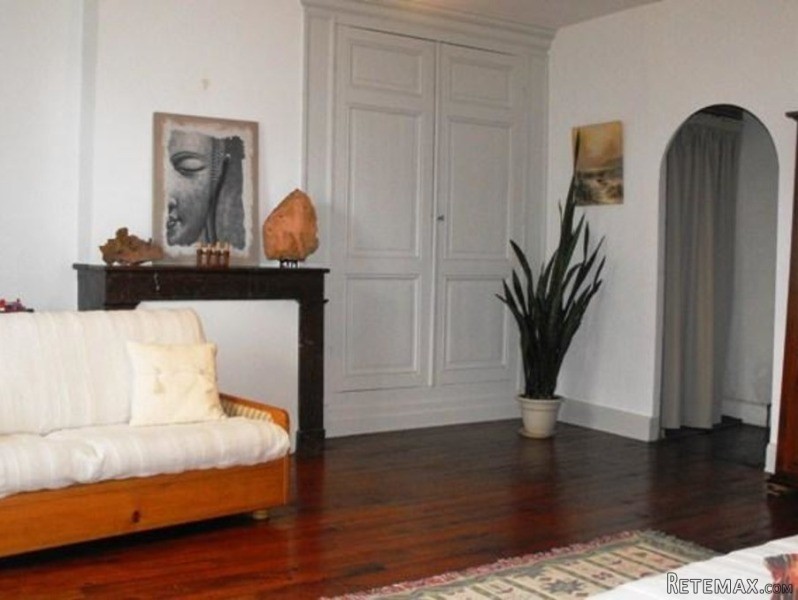 Large Townhouse With Attached Barn - 2