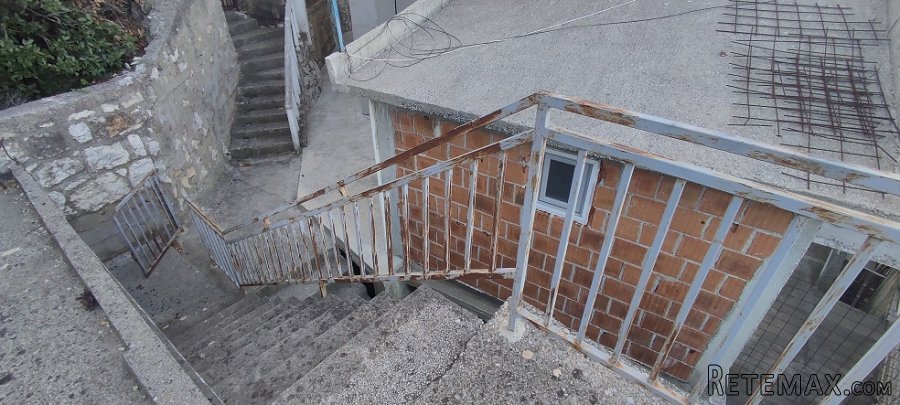 Prodajem dve kuce u Sutomoru - 8