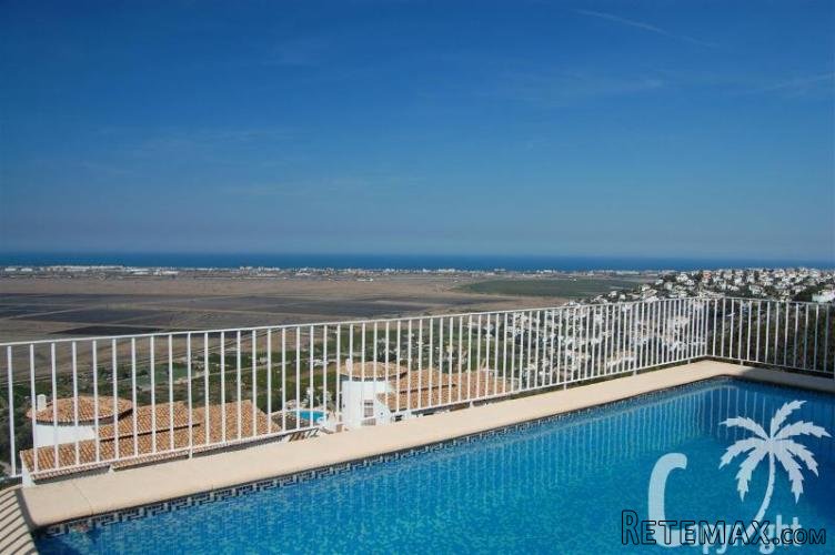 Reduced from 350,000 Euros! Super sea views from this..