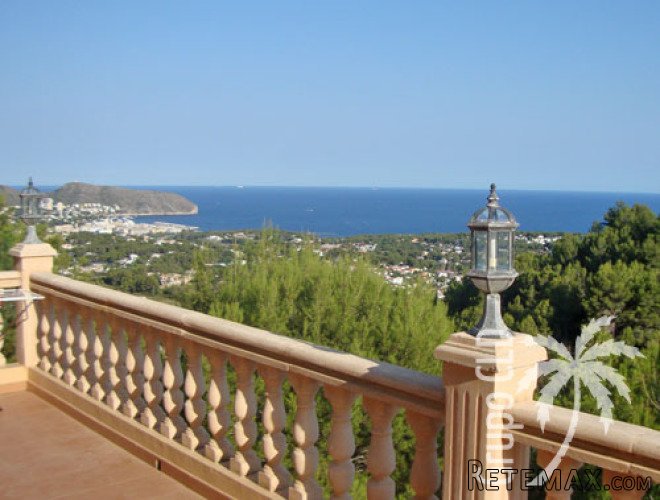 A stunning, recently completed 3 bedroom villa on Benimeit..