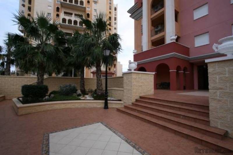 3 Bedroom 2 Bathroom Apartment In..
