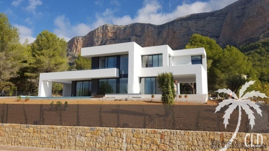 This beautiful designer villa is just finished in high.. - 2