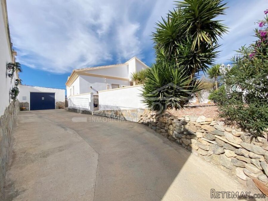 NEW & EXCLUSIVE LISTING TO VOSS HOMES - A lovingly.. - 3
