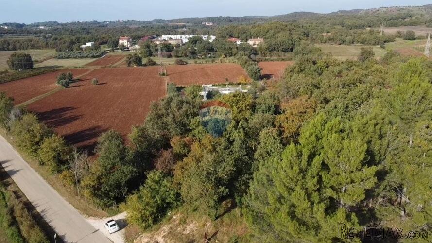 Poreč, lijepa poljoprivredna parcela sa pogledom na more
