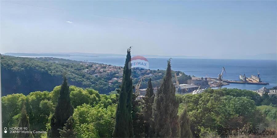 Rijeka, Gornja Vežica - trosoban s dnevnim, pogled, lift