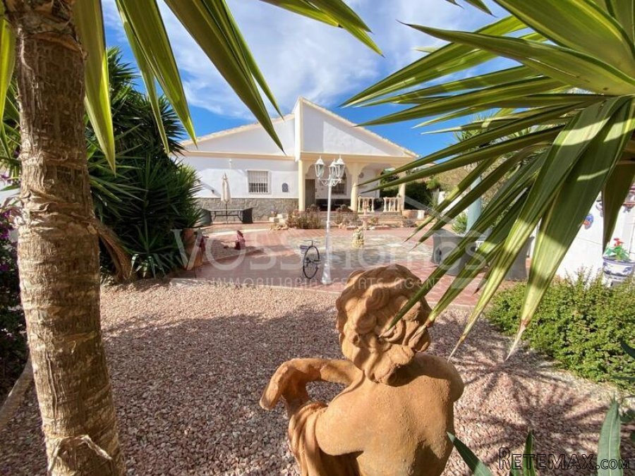 NEW & EXCLUSIVE LISTING TO VOSS HOMES - A lovingly.. - 4