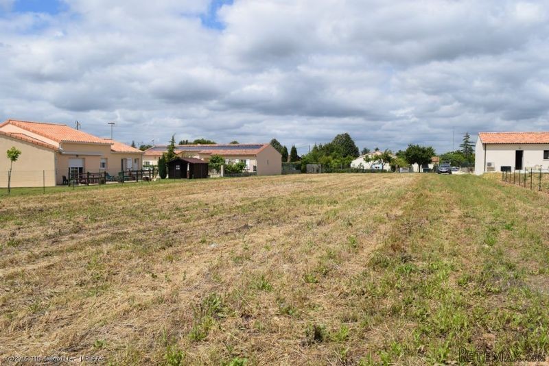 Plot Of Land On Approx 2700m2 - Close.. - 2