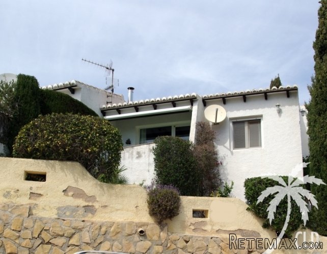 Cozy and picturesque bungalow for sale with sea views in..