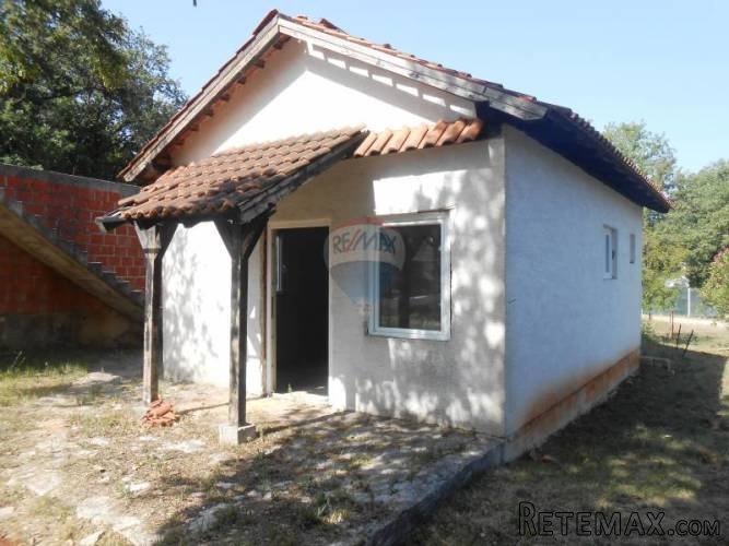 Istra, Kavran, legalizirana vikendica i pomoćna zgrada na...