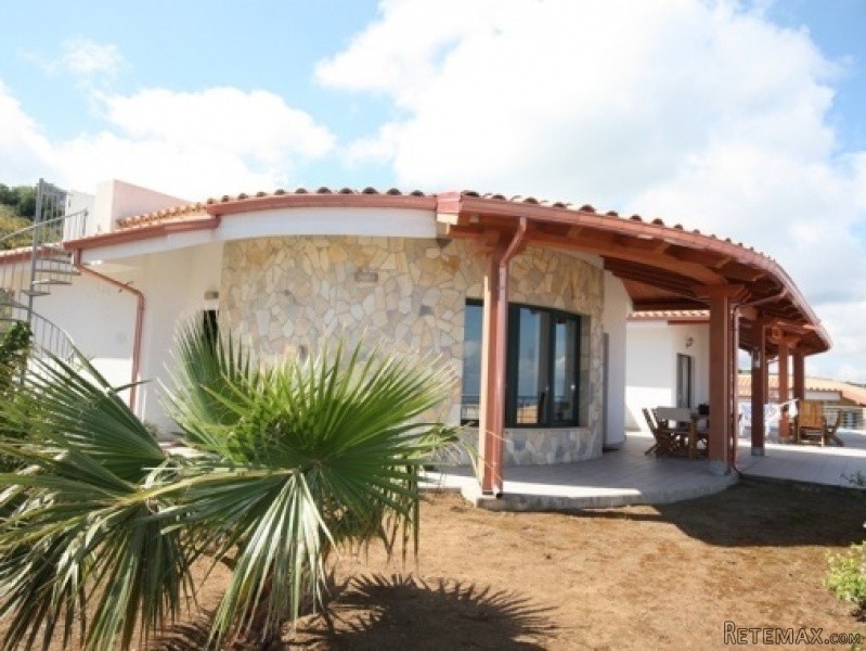 2 Bedrooms - Villa - Italy - For Sale