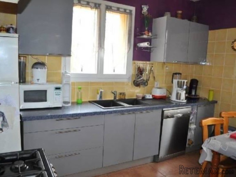 5 Bed Villa With Garage And Garden - 2