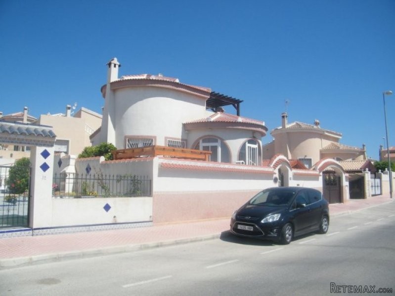 4 Bedrooms - Villa - Alicante - For Sale