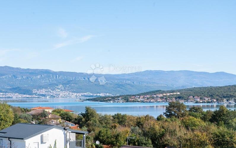APARTMAN U NOVOGRADNI - UVALA SOLINE - 2