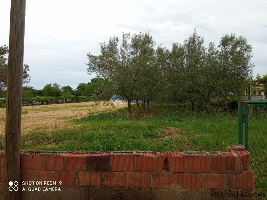 Peroj , građevinsko zemljšte 660 m2 + 1619 m2 poljoprivredno - 2