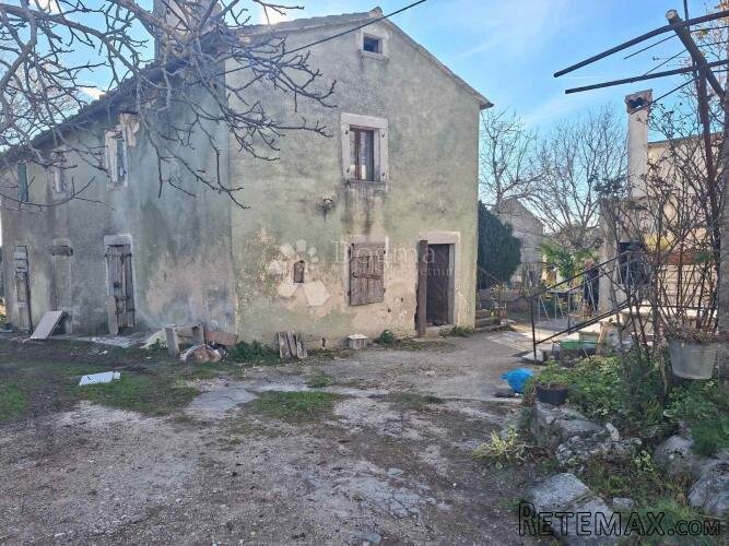Samostojeća kamena kuća za renovaciju s pogledom - 2