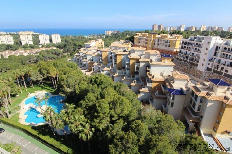 This beautiful and spacious penthouse with stunning views.. - 2
