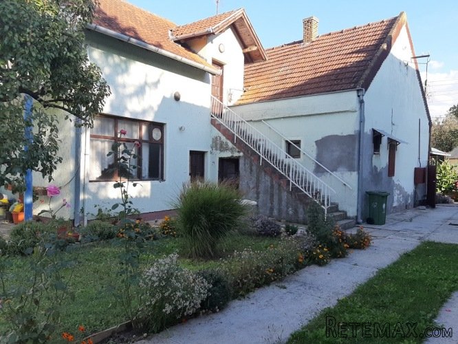 Prodajem kucu u Temerinu sa lokalom i 3 zasebna stana - 3