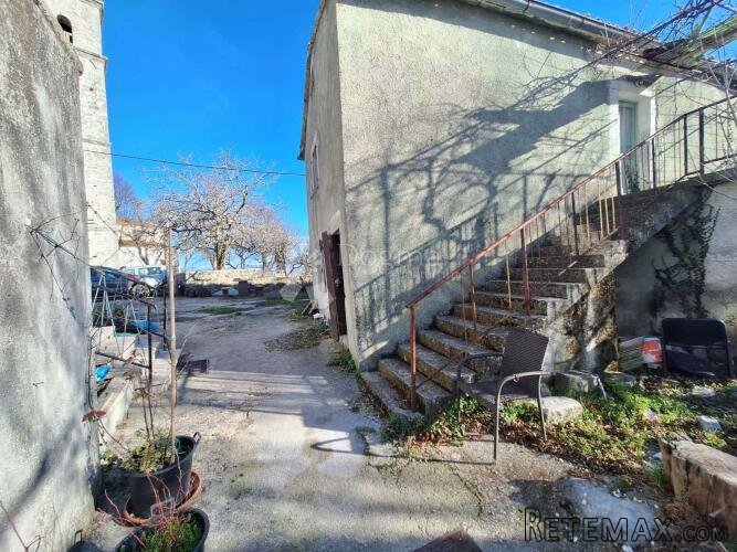 Samostojeća kamena kuća za renovaciju s pogledom - 3