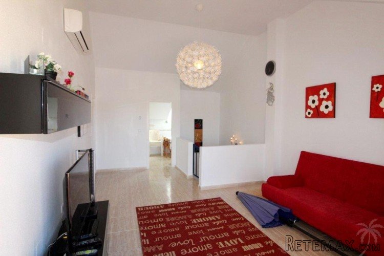 This beautiful and spacious penthouse with stunning views.. - 3