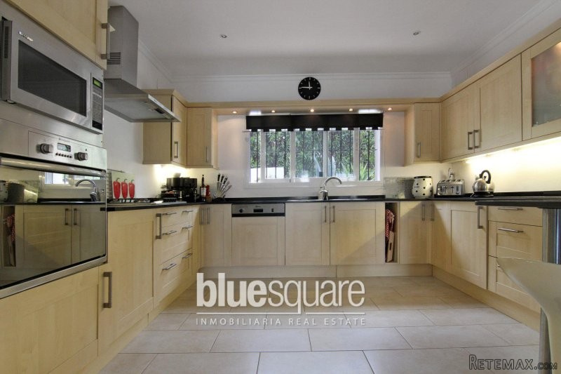 Stunning villa within walking distance.. - 2