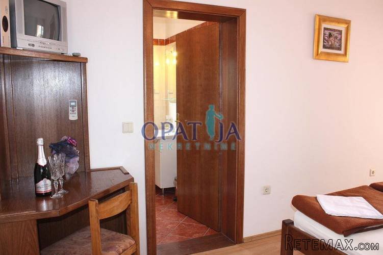 Pag, pansion s 13 soba i restoranom