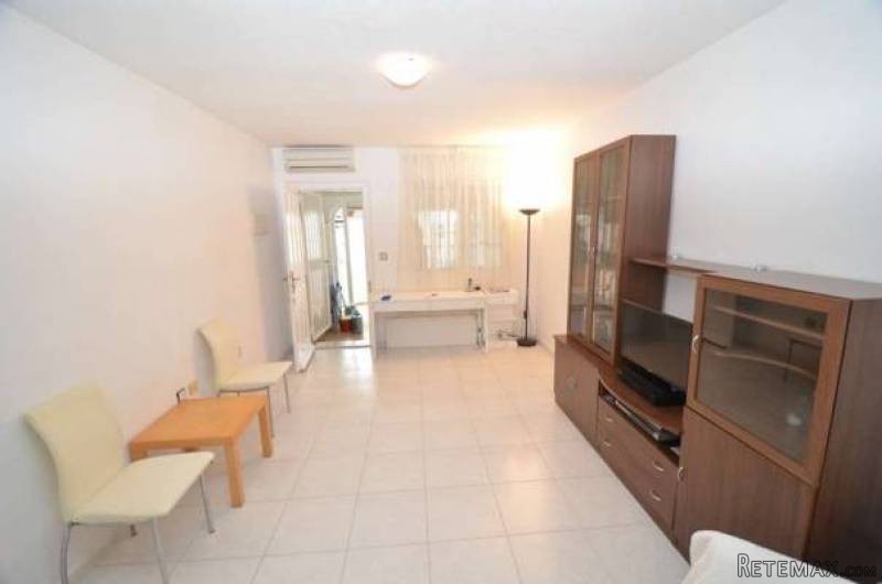 2 Bedroom 1 Bathroom Bungalow In.. - 2