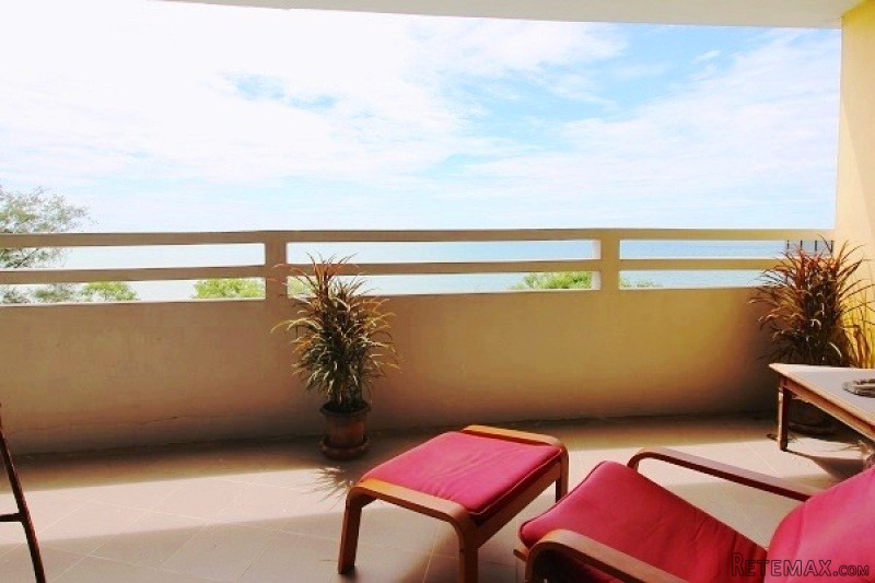 Nice Private 2 Bed Beachfront Condo -..