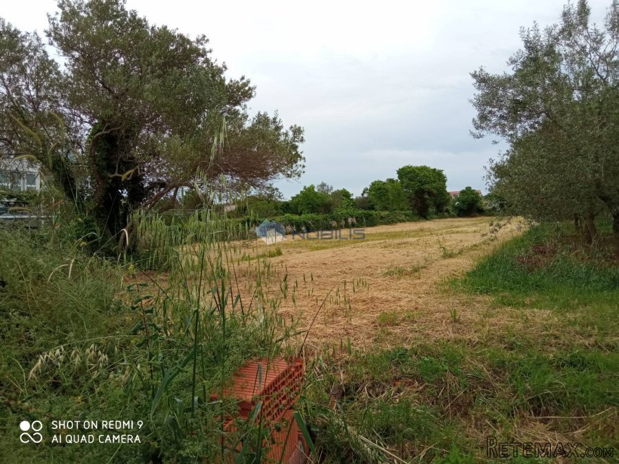 Peroj , građevinsko zemljšte 660 m2 + 1619 m2 poljoprivredno - 6