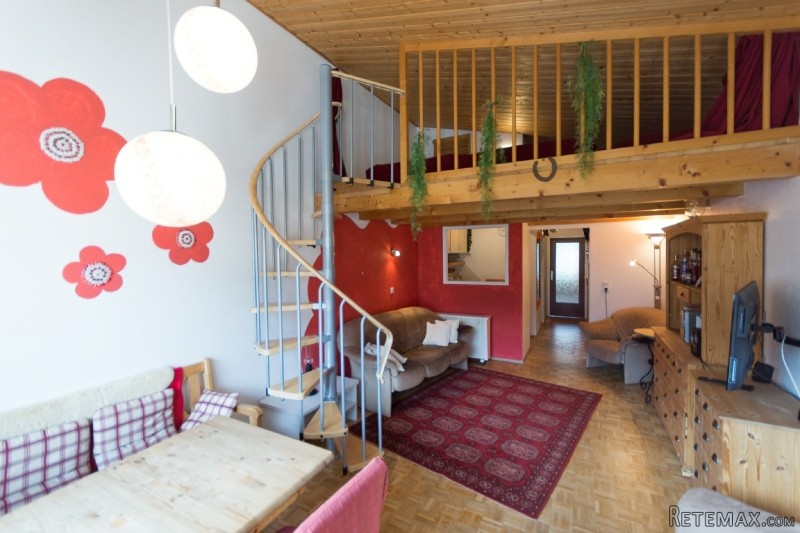 Bright Top Floor Apartment With Second..