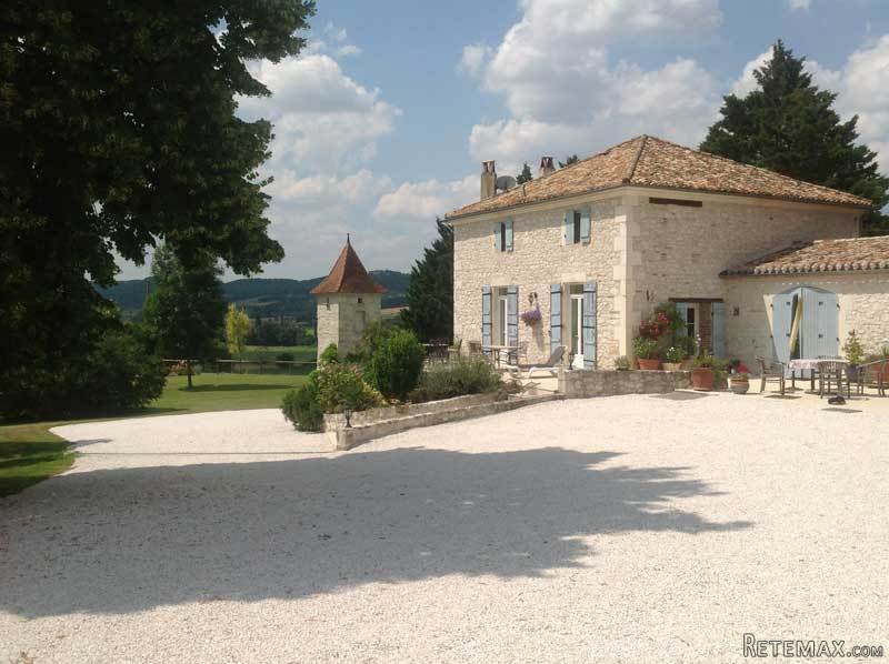 Handsome Country Ensemble In 18 Acres..
