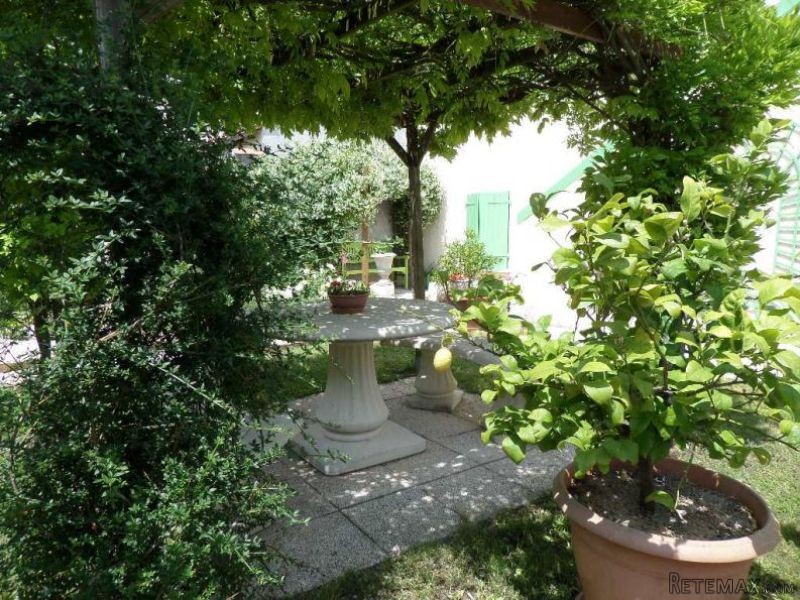 5 Bedrooms - Maison - For Sale - 2