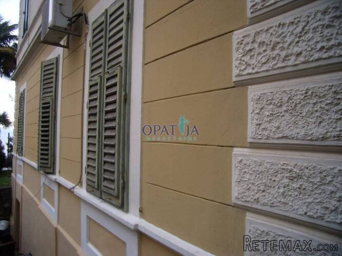 Opatija -strogi centar stan 74 m2+38 m2+10 m2+vrt