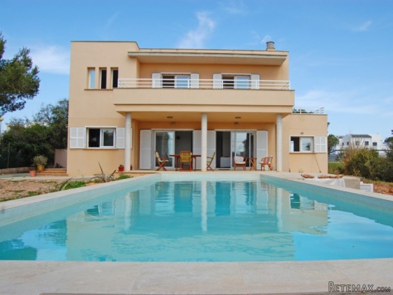 Villa With Partial Sea Views In Cala Pi